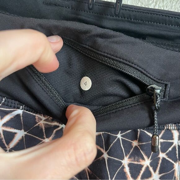 Lululemon Pace Rival Skirt II *4-way Stretch 
Sugar Crush Multi / Black - Picture 7 of 9